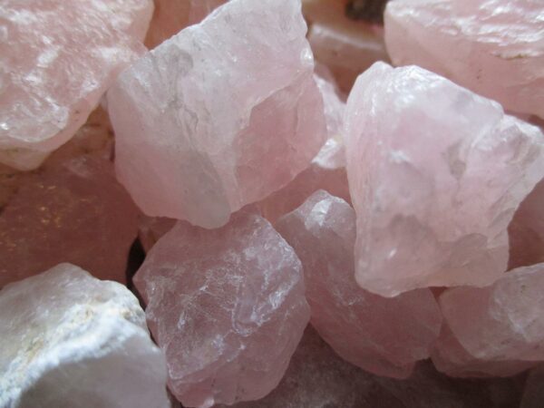 rose quartz, crystals, gem-4742193.jpg